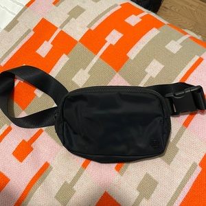 Lululemon fanny pack
